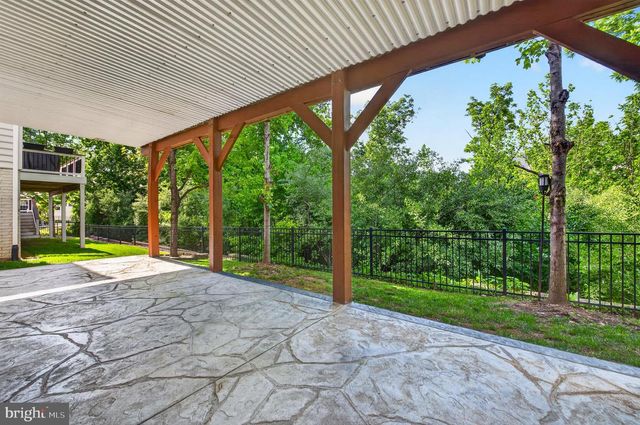 104 ATLANTIS LN, Lake Frederick, VA 22630