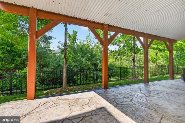 104 ATLANTIS LN, Lake Frederick, VA 22630