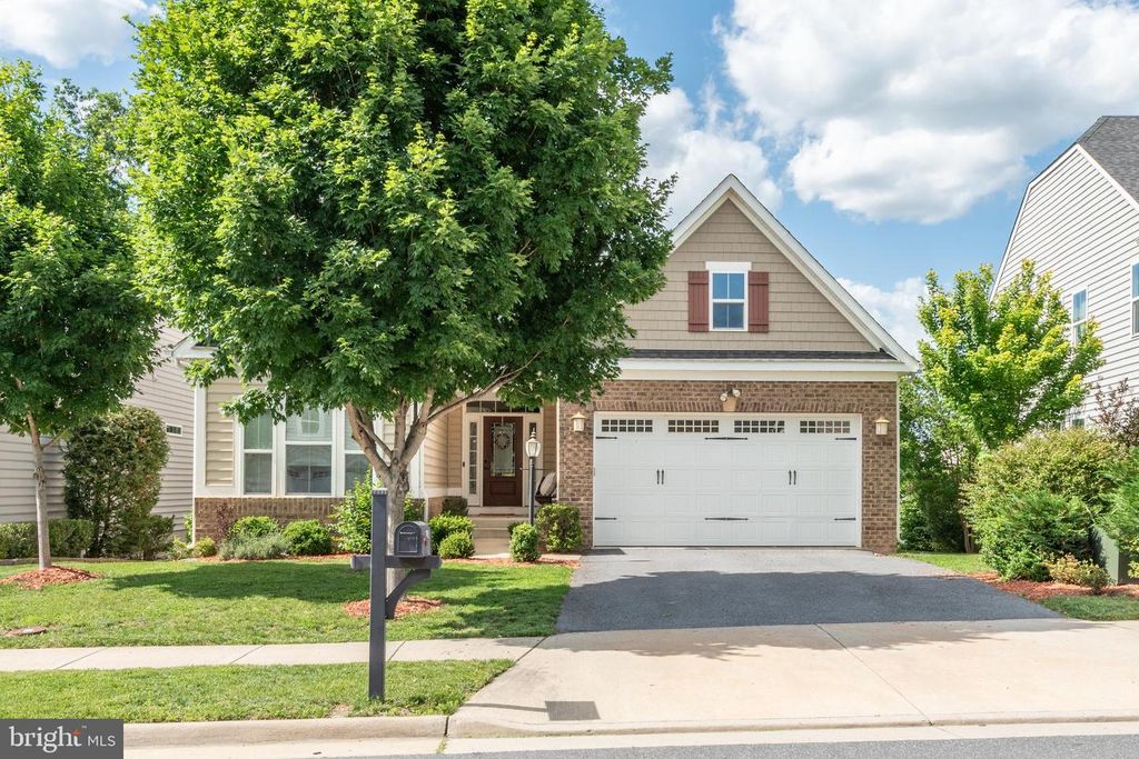 104 ATLANTIS LN, Lake Frederick, VA 22630