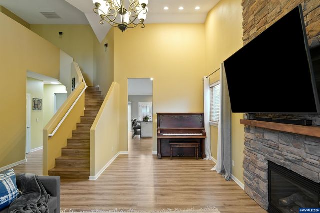 4334 Log Dr NE, Salem, OR 97305