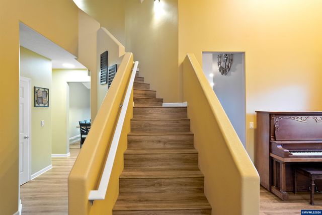 4334 Log Dr NE, Salem, OR 97305