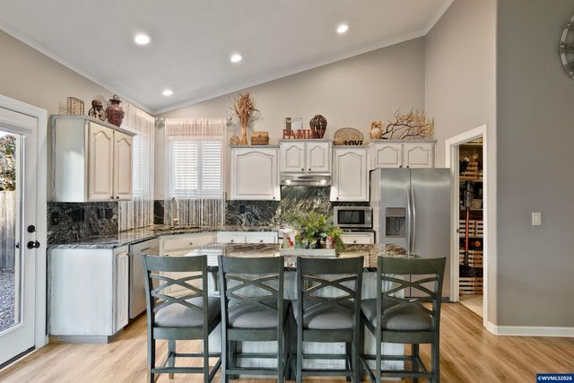 4334 Log Dr NE, Salem, OR 97305