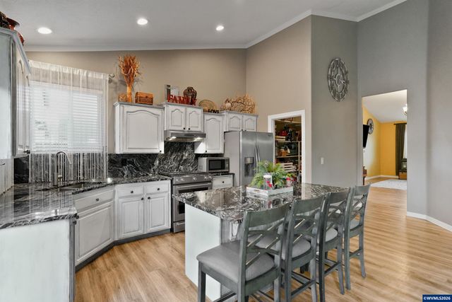 4334 Log Dr NE, Salem, OR 97305