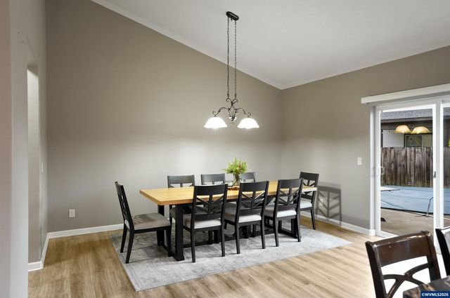 4334 Log Dr NE, Salem, OR 97305