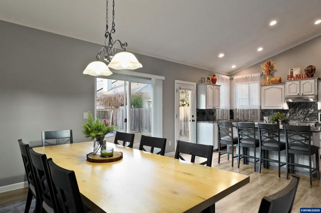 4334 Log Dr NE, Salem, OR 97305