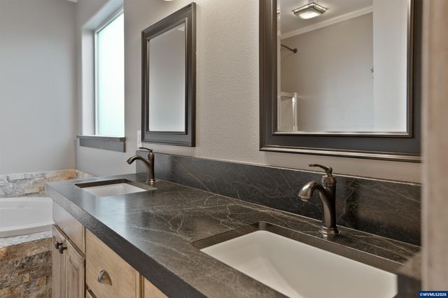 4334 Log Dr NE, Salem, OR 97305