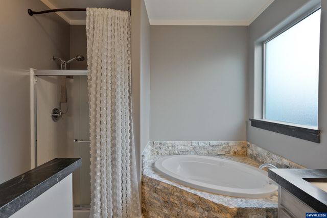 4334 Log Dr NE, Salem, OR 97305