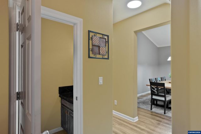 4334 Log Dr NE, Salem, OR 97305