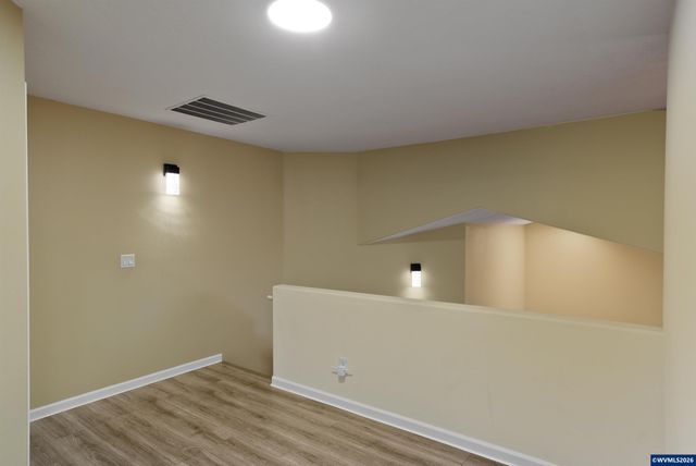 4334 Log Dr NE, Salem, OR 97305