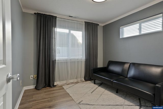 4334 Log Dr NE, Salem, OR 97305