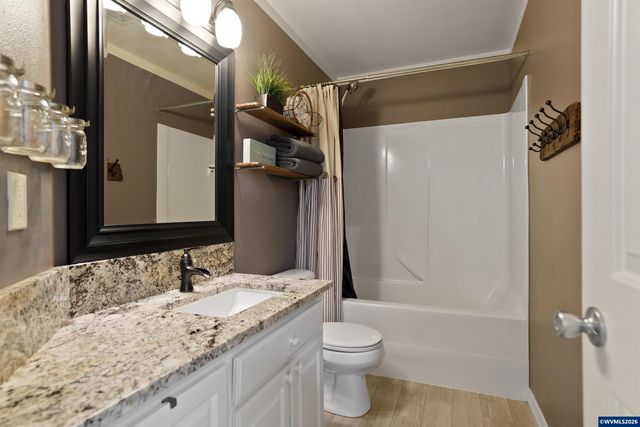 4334 Log Dr NE, Salem, OR 97305