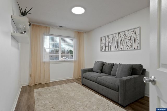 4334 Log Dr NE, Salem, OR 97305