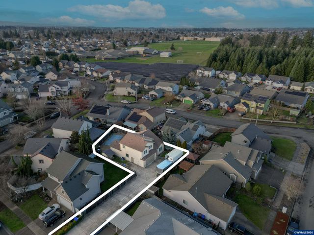 4334 Log Dr NE, Salem, OR 97305