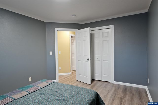 4334 Log Dr NE, Salem, OR 97305