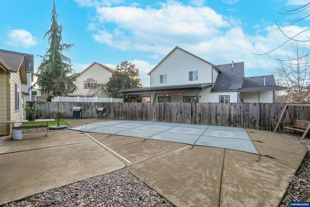 4334 Log Dr NE, Salem, OR 97305