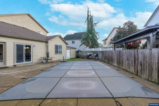 4334 Log Dr NE, Salem, OR 97305