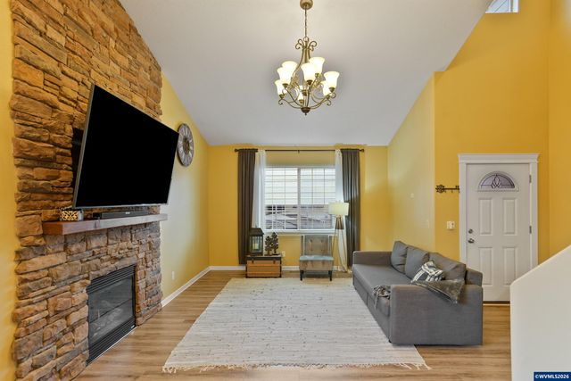 4334 Log Dr NE, Salem, OR 97305