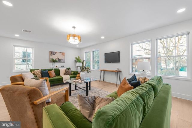 77 MORGAN AVE, Yardley, PA 19067