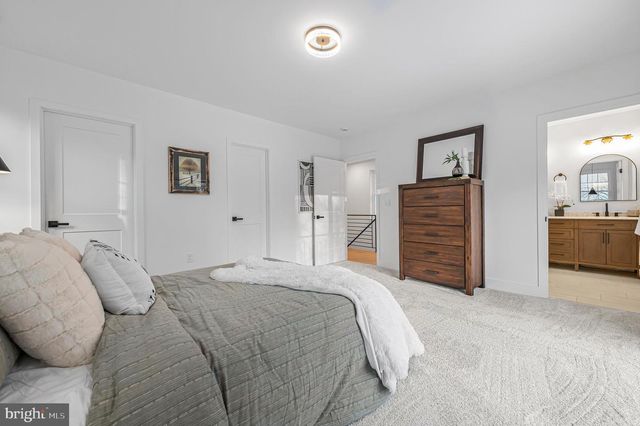 77 MORGAN AVE, Yardley, PA 19067