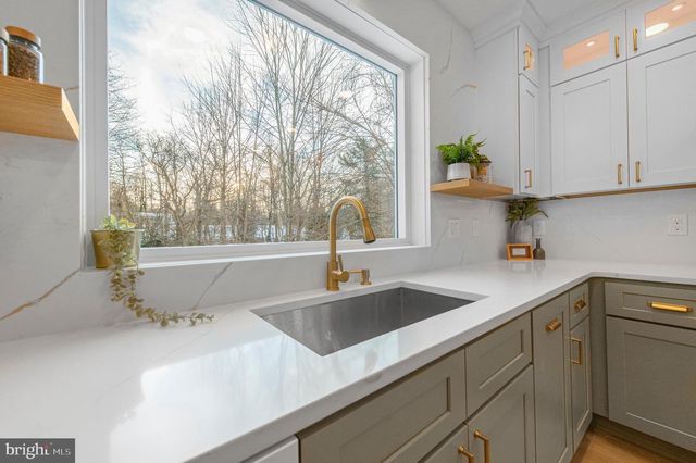 77 MORGAN AVE, Yardley, PA 19067