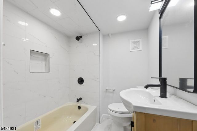 14 John St 2, Clifton City, NJ 07013