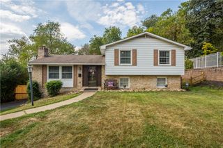 862 Hershire Dr, Bethel Park, PA 15102
