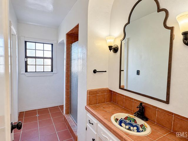159 A Street, Bakersfield, CA 93304