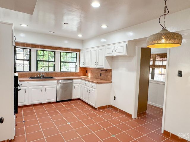 159 A Street, Bakersfield, CA 93304