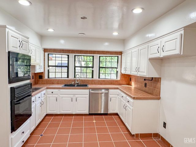 159 A Street, Bakersfield, CA 93304