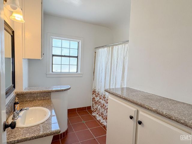 159 A Street, Bakersfield, CA 93304