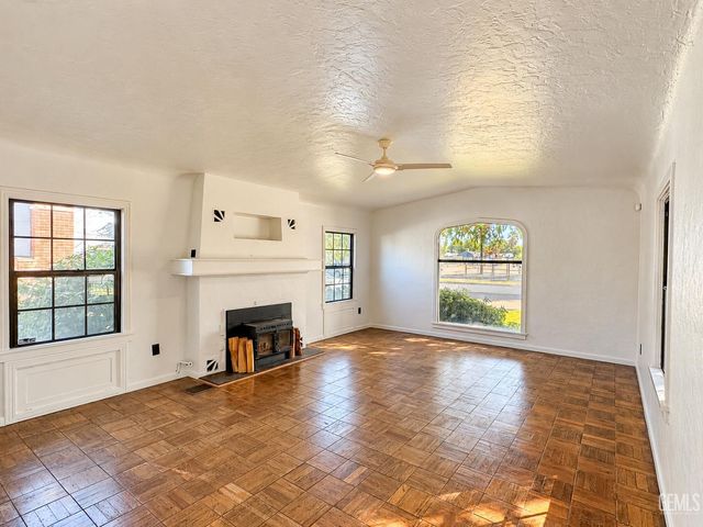 159 A Street, Bakersfield, CA 93304