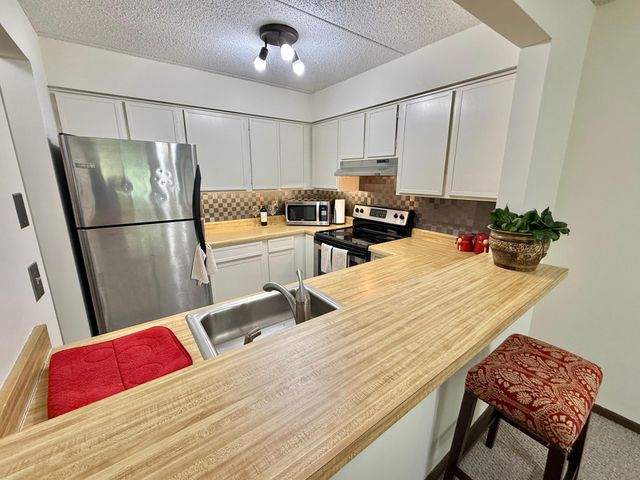 3300 Louisiana Avenue S 326, Saint Louis Park, MN 55426