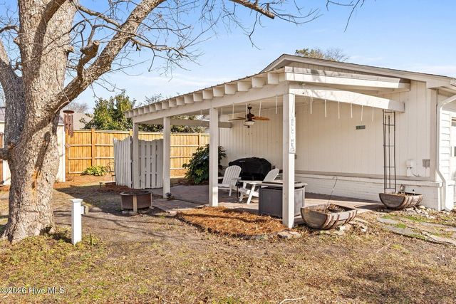 211 Simmons Drive, Wilmington, NC 28411