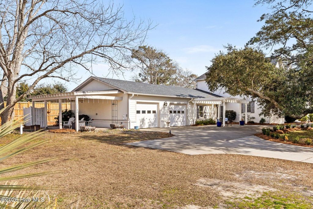 Image 63 of property listing at 211 Simmons Drive, Wilmington, NC 28411