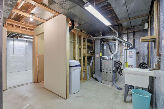 1826 3rd Street SW, New Brighton, MN 55112