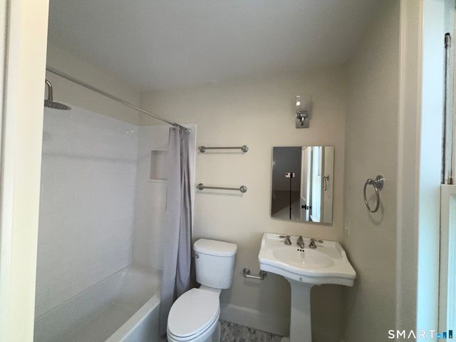 371 Grovers Avenue, Bridgeport, CT 06605