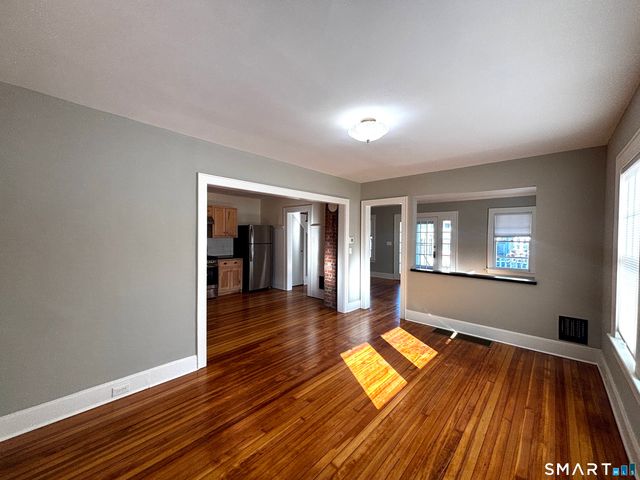 371 Grovers Avenue, Bridgeport, CT 06605