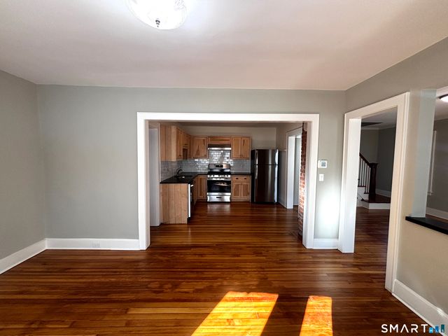 371 Grovers Avenue, Bridgeport, CT 06605