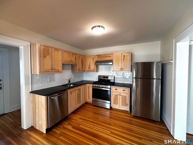 371 Grovers Avenue, Bridgeport, CT 06605