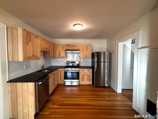 371 Grovers Avenue, Bridgeport, CT 06605