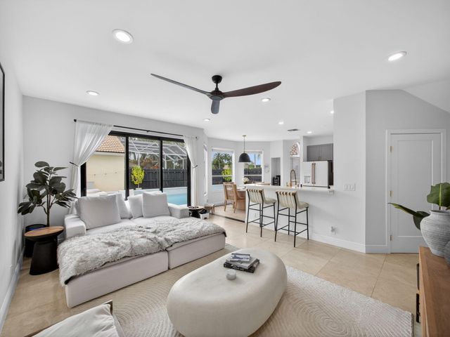 6017 Newport Village Way, Lake Worth, FL 33463