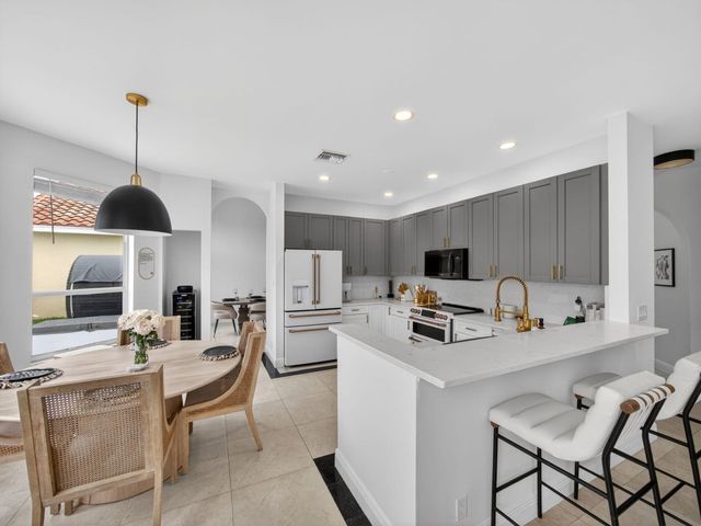 6017 Newport Village Way, Lake Worth, FL 33463