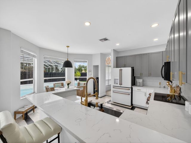 6017 Newport Village Way, Lake Worth, FL 33463