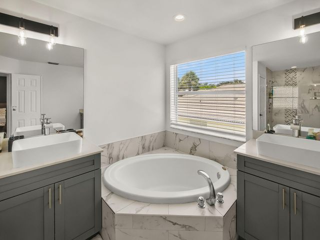 6017 Newport Village Way, Lake Worth, FL 33463