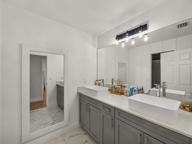 6017 Newport Village Way, Lake Worth, FL 33463