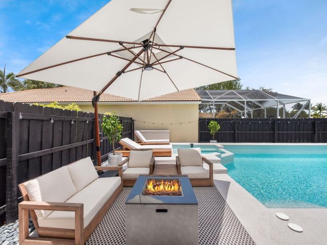 6017 Newport Village Way, Lake Worth, FL 33463