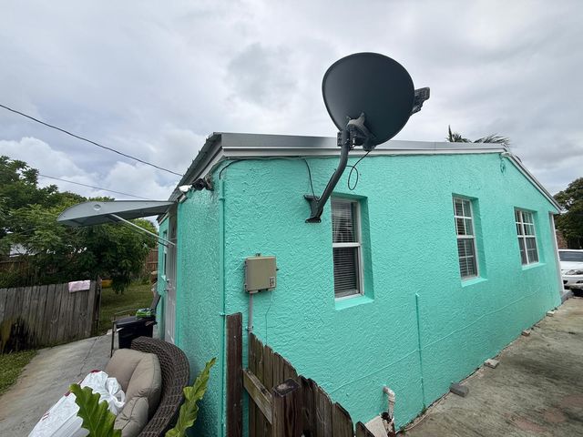 320 W 29th Street, Riviera Beach, FL 33404