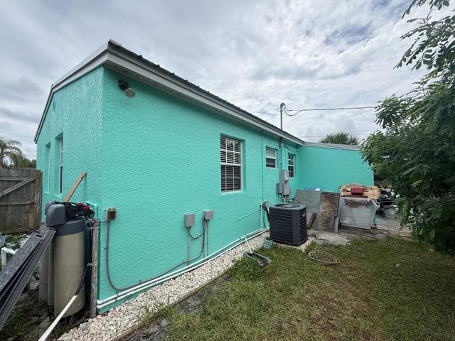 320 W 29th Street, Riviera Beach, FL 33404