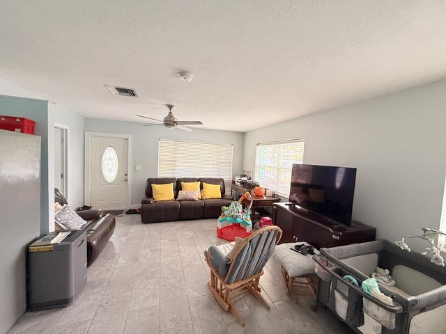 320 W 29th Street, Riviera Beach, FL 33404
