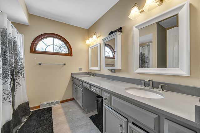 18 Honey Lane, New Lenox, IL 60451